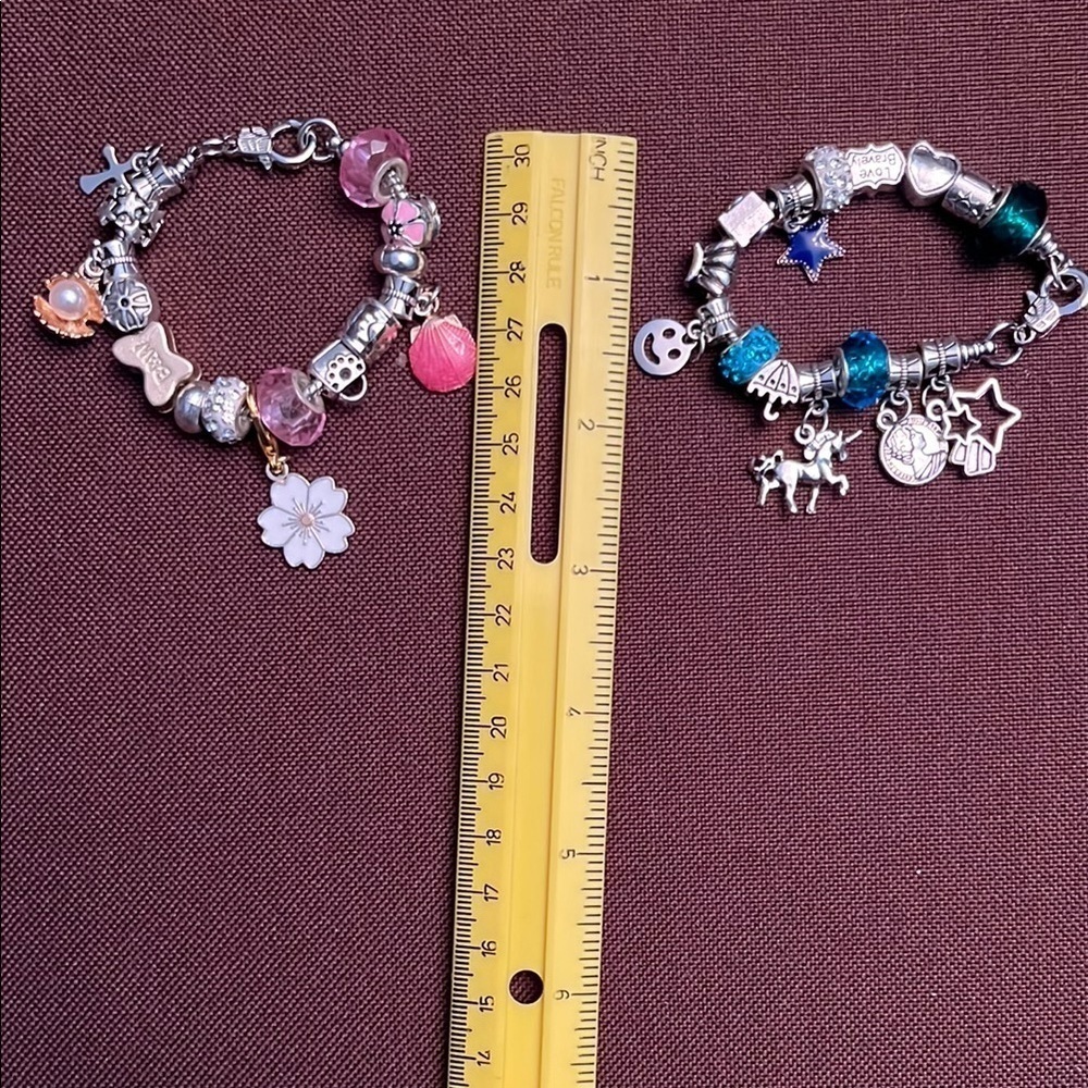 💎🆕 💎 Silver Earrings, Bracelets and Keychain Set - Picture 7 of 12